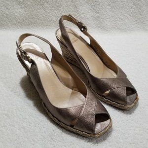 Stuart Weitzman gold metallic leather shoes